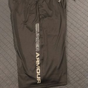 Under Armour Shorts Black (YXL)